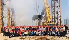 这棵榕树就成了村民尊敬的救星树