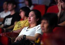 底线议论文!2、亲底线议论文它一点‘以底线为作文题 写一篇议论