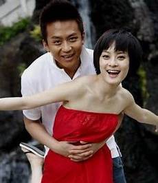 最后一句“东风吹破千行泪”